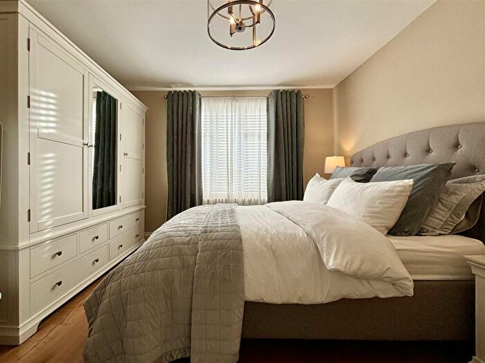 3 Bedroom Semi-Detached House For Sale In Windsor Grove, Thornton, Bradford, BD13