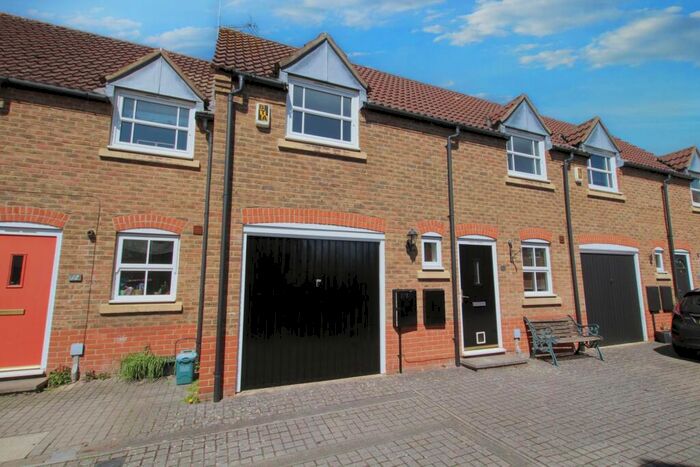 3 Bedroom Terraced House To Rent In Pakenham Close, Aylesbury, HP19