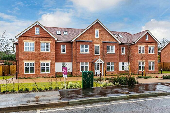 2 Bedroom Apartment To Rent In Gresham Gardens, - Gresham Road, Oxted, RH8