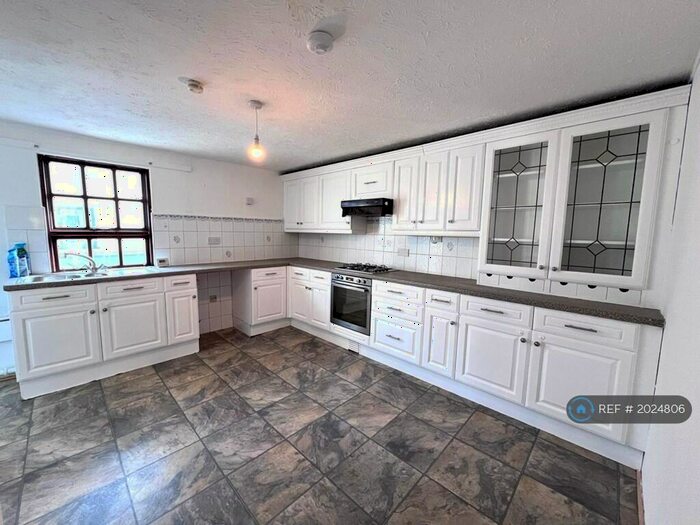 2 Bedroom Maisonette To Rent In Clarence House, Pontypool, NP4