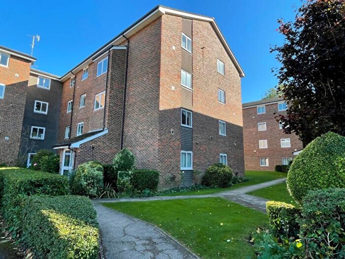 2 Bedroom Flat To Rent In Flanchford House, Somers Close, Reigate, Surrey, RH2