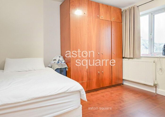 2 Bedroom Flat To Rent In The Vale, London, NW11