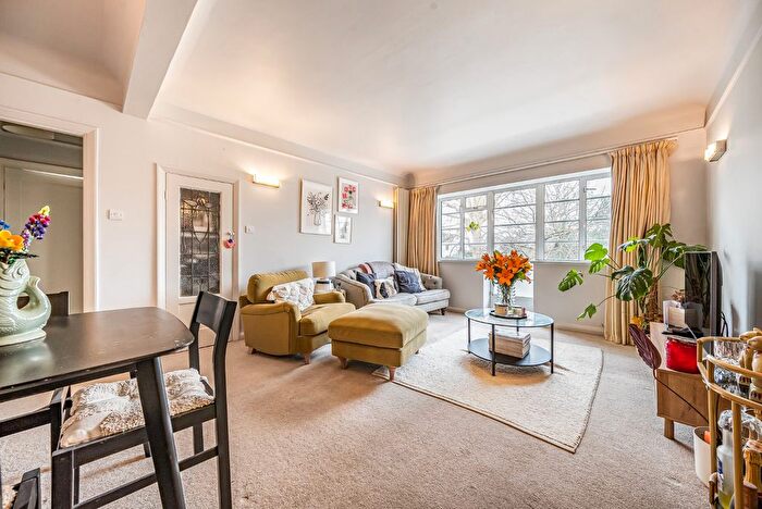 2 Bedroom Flat For Sale In Claremont Road, Surbiton, Surrey, KT6