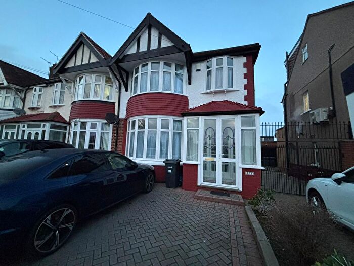 3 Bedroom Semi Detached House To Rent In Stradbroke Grove, Clayhall, Ilford, IG5