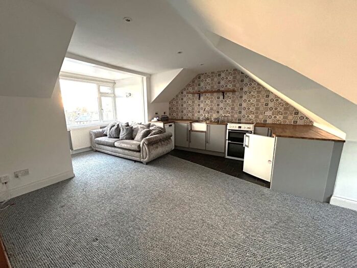 2 Bedroom Villa To Rent In Station Road, Westcliff-On-Sea, SS0