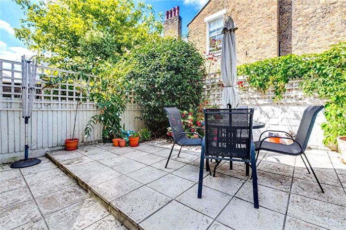 1 Bedroom Apartment To Rent In Dinsmore Road, London, SW12