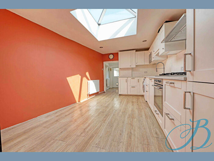2 Bedroom Cottage For Sale In High Street, Cookham, SL6