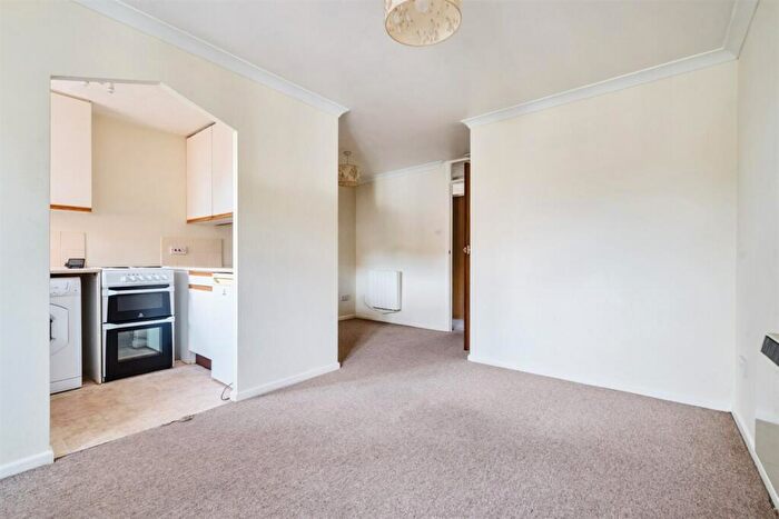 1 Bedroom Flat To Rent In Caernarvon Road, Chichester, PO19