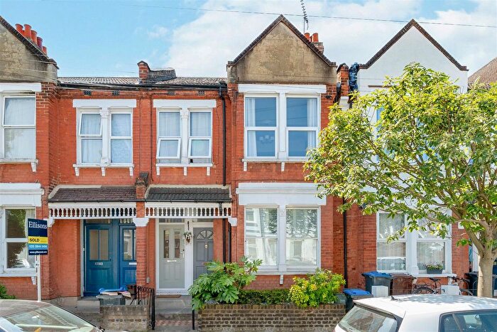 2 Bedroom Maisonette For Sale In Havelock Road, Wimbledon, SW19