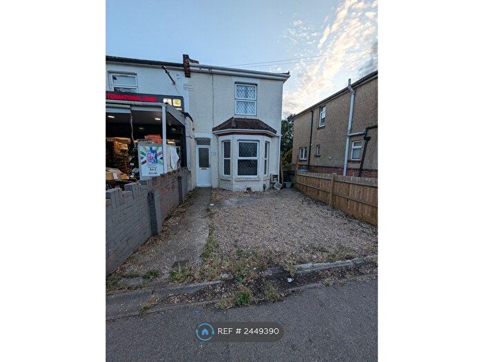 3 Bedroom Semi-Detached House To Rent In Warren Avenue, Southampton, SO16