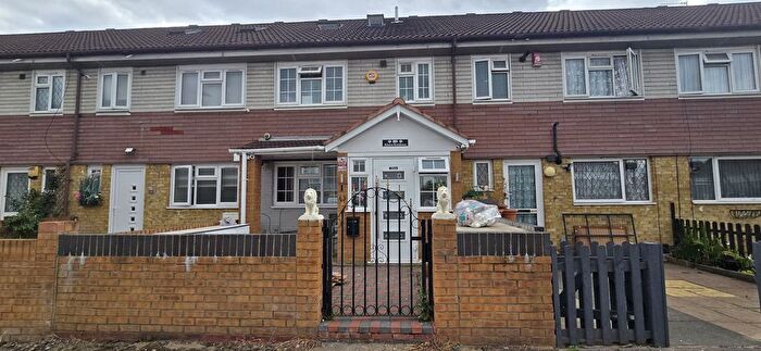 3 Bedroom Terraced House To Rent In Woolacombe Way, Hayes, UB3