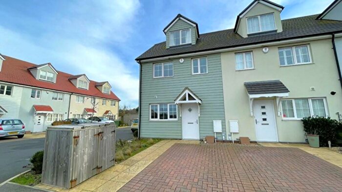 3 Bedroom End Of Terrace House For Sale In Friars Close, Peacehaven, BN10