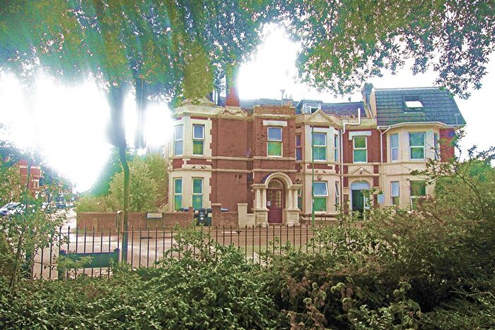 2 Bedroom Flat To Rent In The Crescent, Bournemouth, BH1