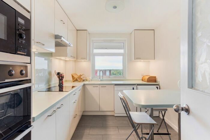 2 Bedroom Flat To Rent In Holyport Road, London, SW6