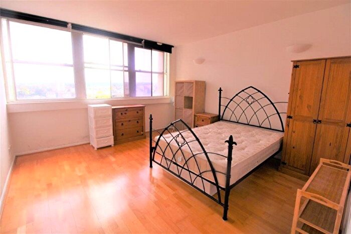 2 Bedroom Flat To Rent In Whitehorse Road, Croydon, CR0