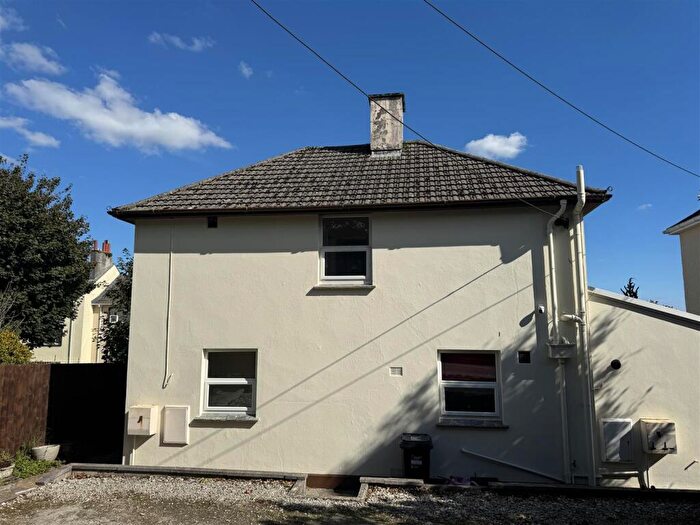 1 Bedroom Flat To Rent In Tregonissey Road, St. Austell, PL25