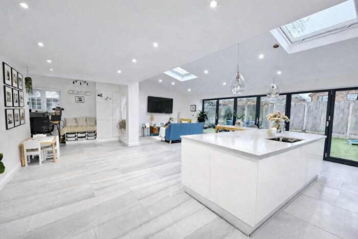 4 Bedroom Detached House For Sale In Wheatfield Close, Glenfield, Leicester, LE3