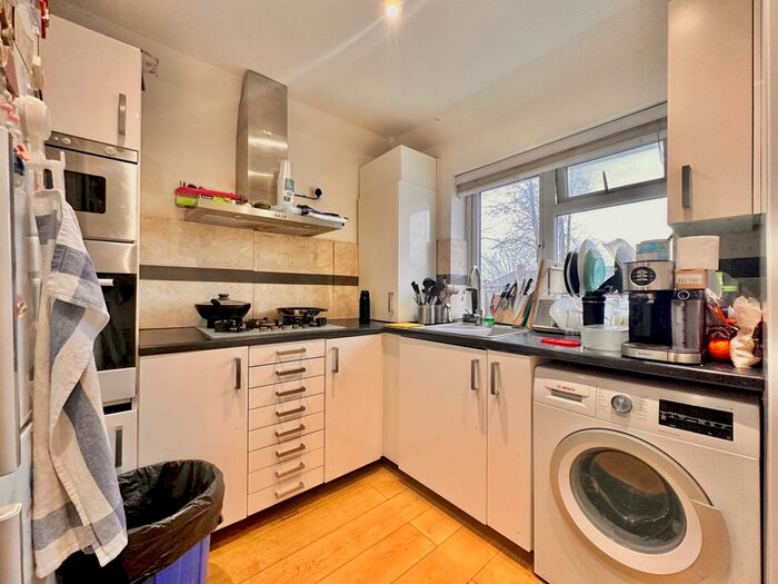 3 Bedroom Flat To Rent In Morden Hall Road, Morden, SM4