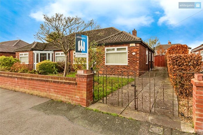 3 Bedroom Bungalow For Sale In Lingfield Drive, Crewe, Cheshire, CW1