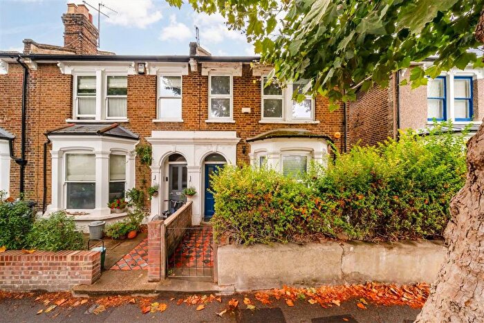 2 Bedroom Flat To Rent In Mansell Road, Acton, W3