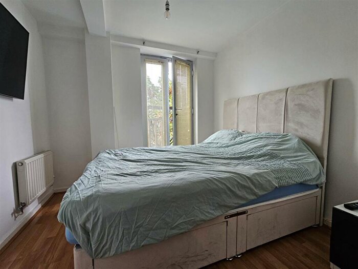 2 Bedroom Apartment For Sale In Wilmslow Road, Didsbury, Manchester, M20