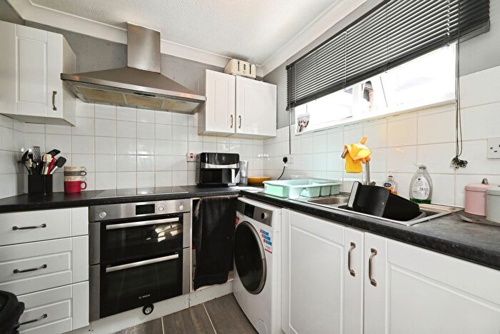 1 Bedroom Flat To Rent In Nutley, Bracknell, Berkshire, RG12