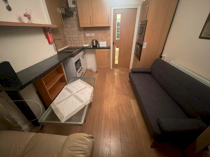 1 Bedroom Flat To Rent In Fountains Crescent, London, N14