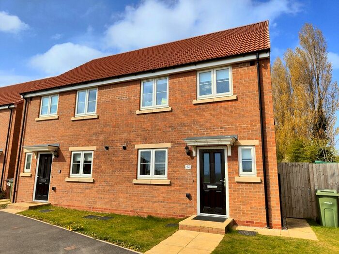3 Bedroom Semi-Detached House To Rent In Heather Drive, Pontefract, West Yorkshire, WF8