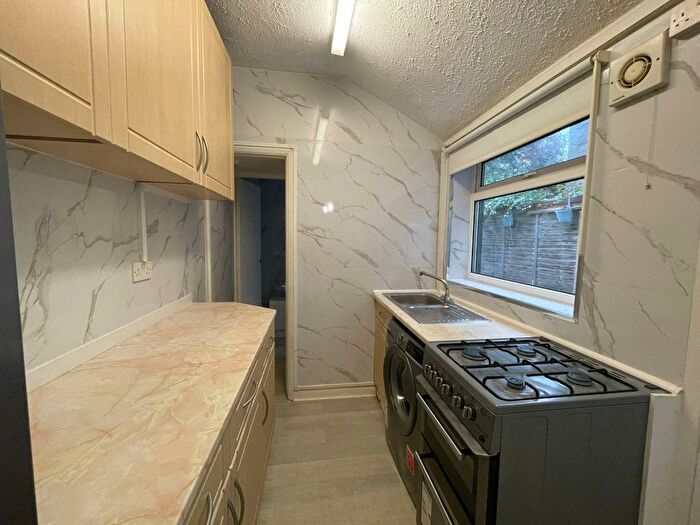 3 Bedroom Terraced House To Rent In Cambridge Street, Luton, LU1