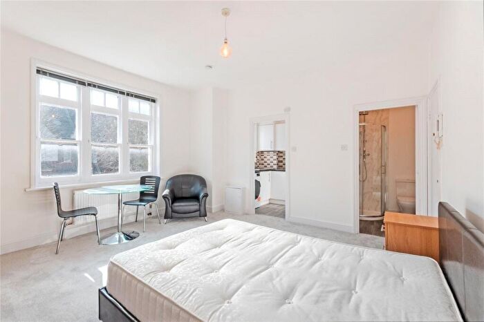 Flat To Rent In Stanley Gardens, Willesden Green, NW2