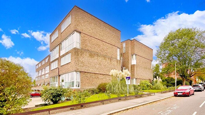 2 Bedroom Apartment For Sale In Churchfields, London, E18
