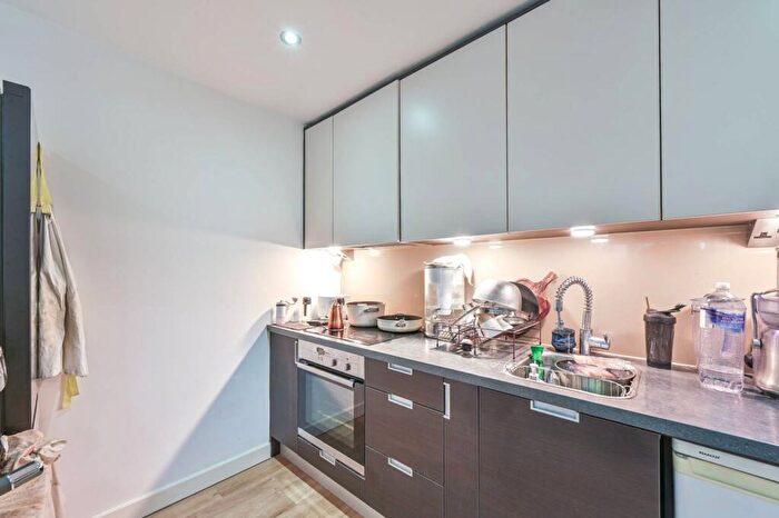 Studio To Rent In East Drive, Colindale, London, NW9