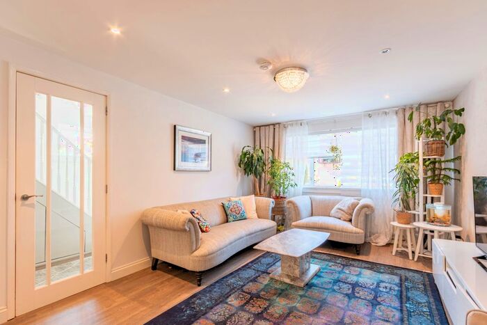 3 Bedroom Semi-Detached House To Rent In Baberton Mains Wood, Edinburgh, EH14