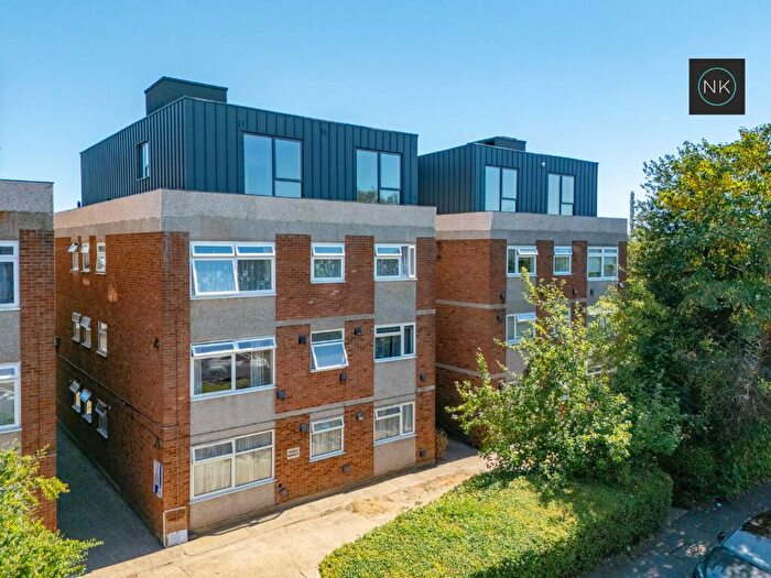 2 Bedroom Flat For Sale In Dorchester Court, Buckingham Road, South Woodford, London, E18
