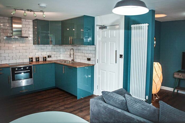 4 Bedroom Semi-Detached House To Rent In Heron Drive, Lenton, Nottingham, NG7