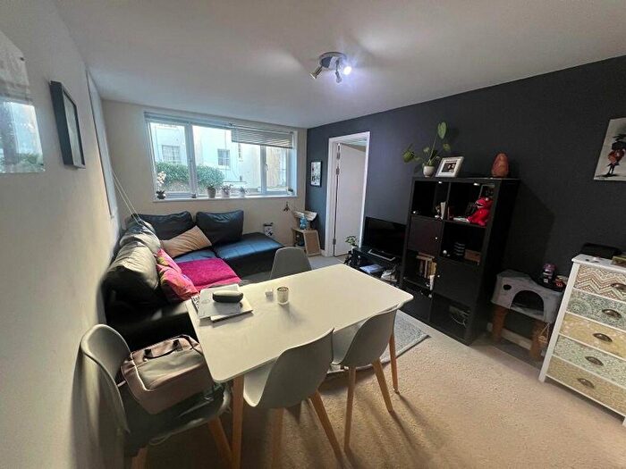 1 Bedroom Flat To Rent In Cavendish House, Kings Road Brighton, BN1