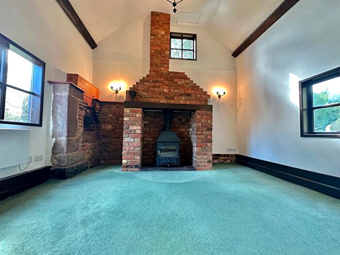 2 Bedroom Cottage For Sale In Nantwich Road, Wrenbury, Cheshire, CW5