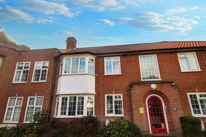 2 Bedroom Flat To Rent In Grange View Road, London, N20