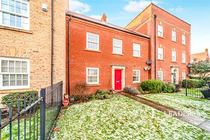 2 Bedroom Flat To Rent In Greenkeepers Road, Great Denham, Bedford, MK40