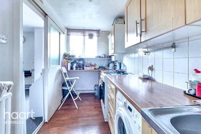 1 Bedroom Flat For Sale In Midwood Close, London, NW2