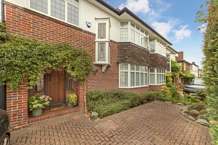 4 Bedroom Property To Rent In Copse Hill, London, SW20