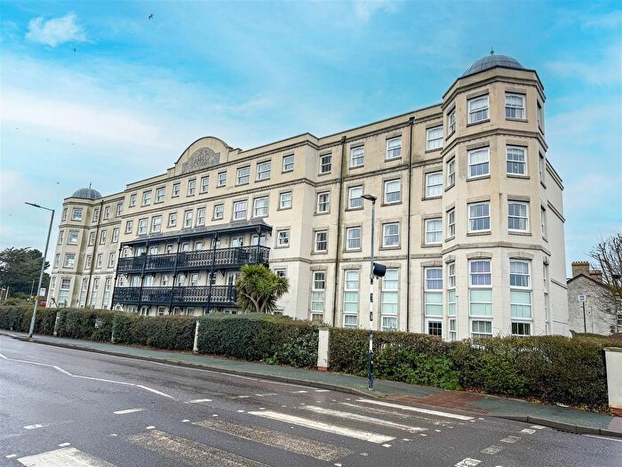 1 Bedroom Flat For Sale In Imperial Court, Marine Parade West, Clacton-On-Sea, CO15