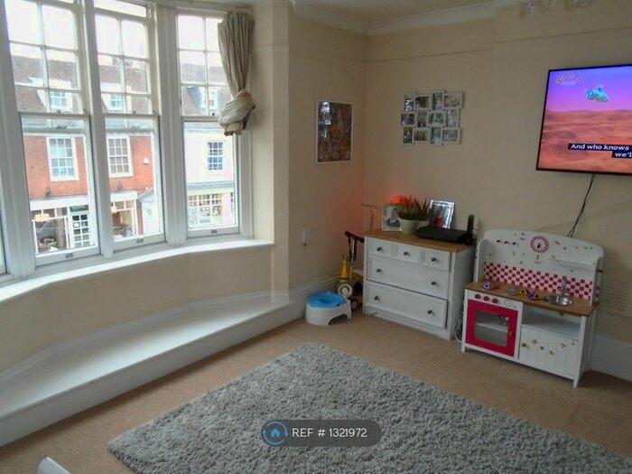 2 Bedroom Flat To Rent In High Street, Reigate, RH2