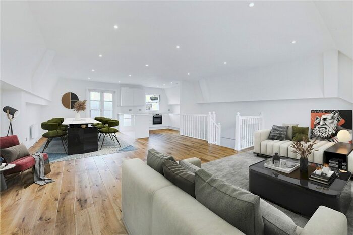 3 Bedroom Flat To Rent In Queens Gate Terrace, South Kensington, SW7