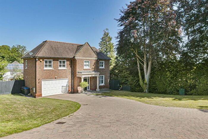 5 Bedroom Detached House For Sale In High Oaks Close, Coulsdon, CR5