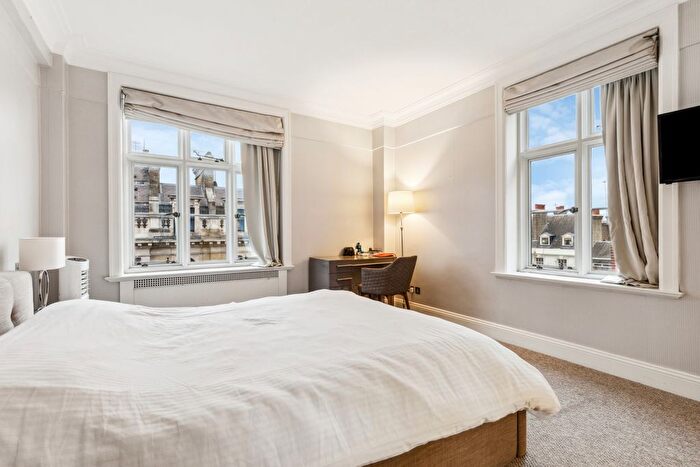 2 Bedroom Flat For Sale In Chesterfield House, Chesterfield Gardens, W1J