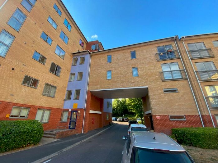 2 Bedroom Flat To Rent In Kilby Road, SG1