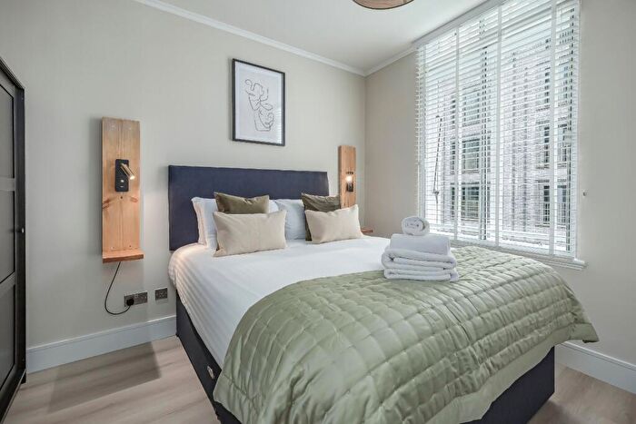 1 Bedroom Flat To Rent In River House, - Minories, EC3N