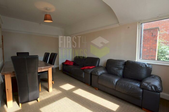 3 Bedroom Semi-Detached House To Rent In Gainsborough Road, Leicester, LE2