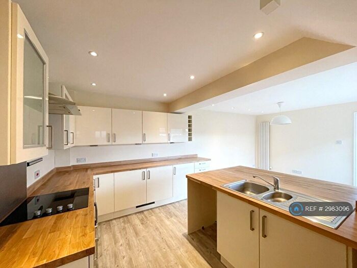 4 Bedroom Semi Detached House To Rent In Green Park Road, Norwich, NR10